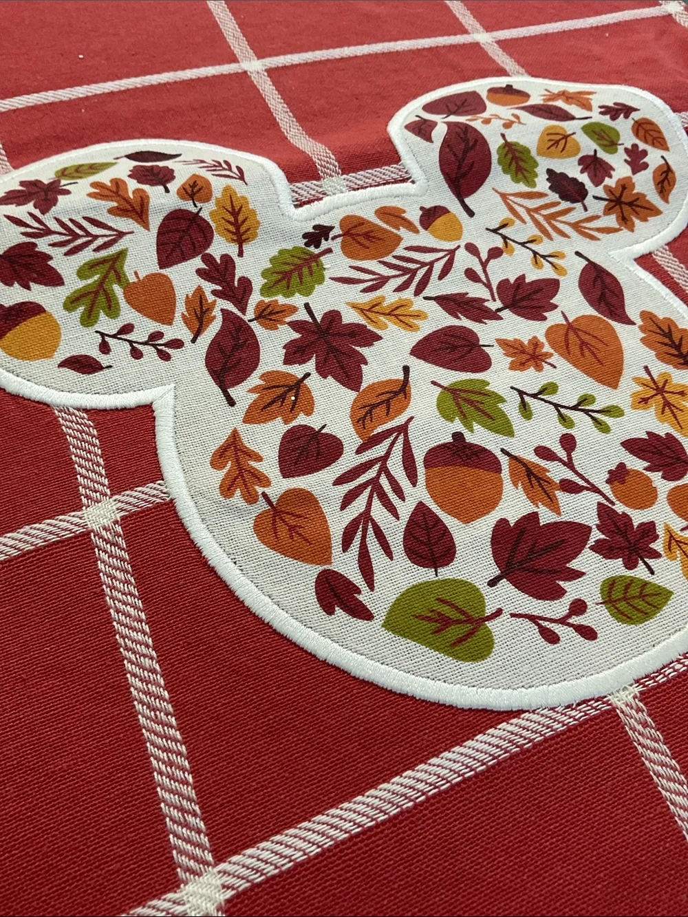 🍁 Disney table runner Fall/Autumn. Mickey Mouse.